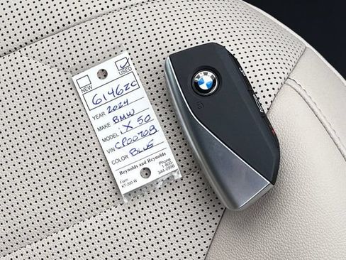 Used 2024 BMW iX xDrive50 w/ Premium Package AWD/4WD image 25