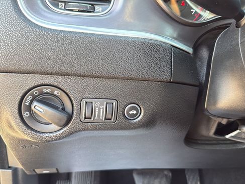 Used 2019 Dodge Charger SXT w/ Leather Interior Group RWD image 13