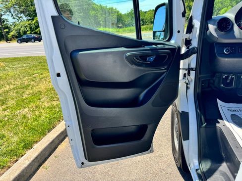Used 2022 Mercedes-Benz Sprinter 2500 image 11