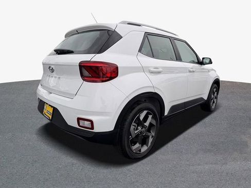 New 2026 Hyundai Venue SEL FWD image 3