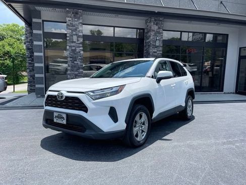 Used 2024 Toyota RAV4 XLE AWD/4WD image 2