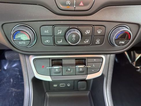 Used 2023 GMC Terrain SLE w/ Driver Convenience Package image 25