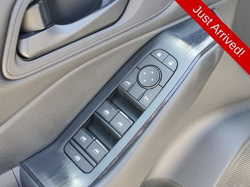 Used 2025 Nissan Rogue S AWD/4WD image 20