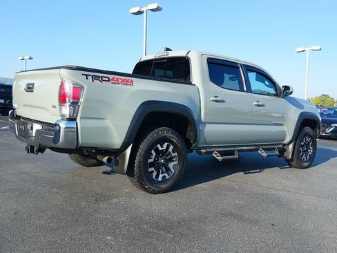 Used 2022 Toyota Tacoma TRD Off-Road AWD/4WD image 3