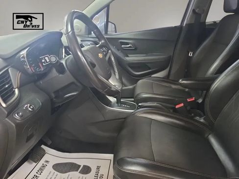 Used 2019 Chevrolet Trax LT w/ LT Convenience Package AWD/4WD image 9