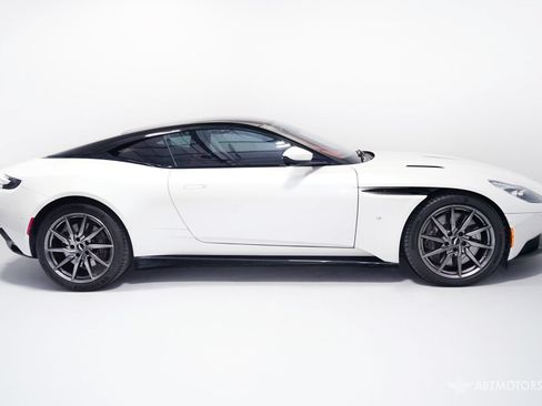 Used 2017 Aston Martin DB11 V12 RWD image 4