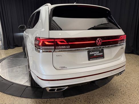 Used 2024 Volkswagen Atlas SEL Premium R-Line image 13