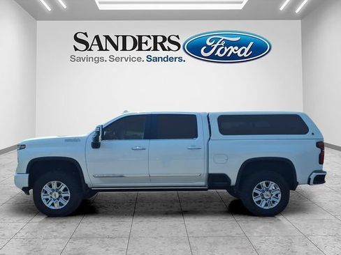 Used 2024 Chevrolet Silverado 2500 High Country w/ High Country Premium Package AWD/4WD image 5