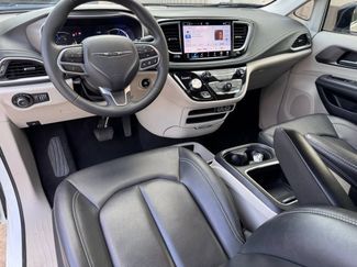 Used 2024 Chrysler Pacifica Limited FWD video 2