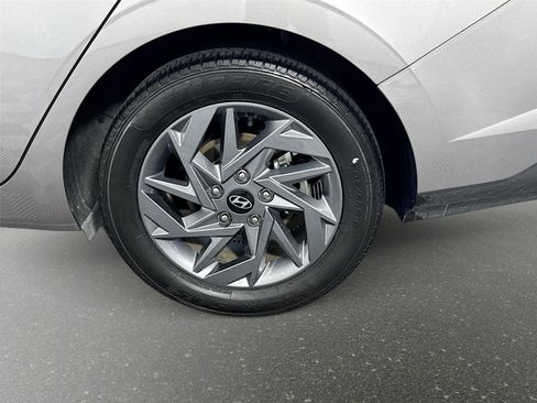 Used 2024 Hyundai Elantra Blue FWD image 30