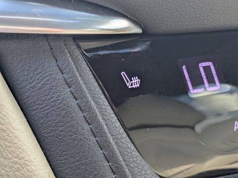 Used 2017 Cadillac XT5 Luxury w/ Driver Awareness Package image 38