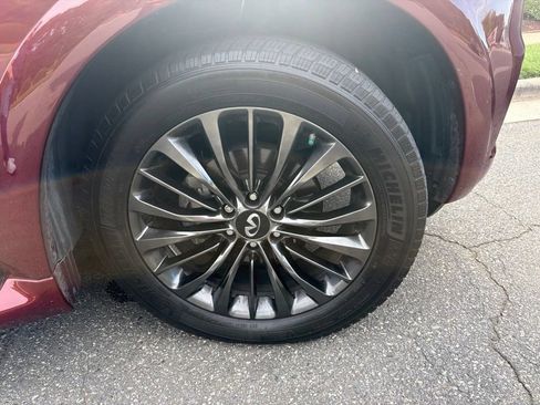 Used 2021 INFINITI QX80 Premium Select w/ All-Season Package RWD image 3