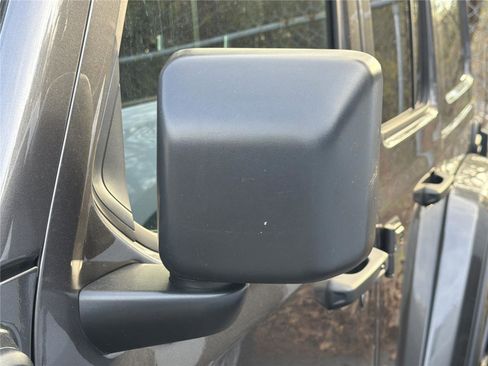 Used 2025 Jeep Wrangler Sahara image 10