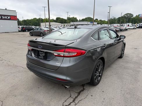 Used 2018 Ford Fusion SE w/ Equipment Group 201A FWD image 3