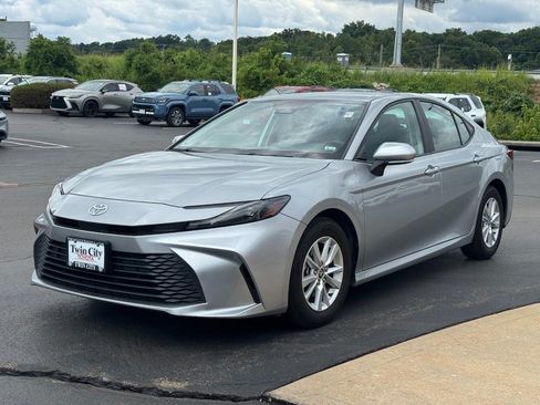 Used 2025 Toyota Camry LE FWD image 7