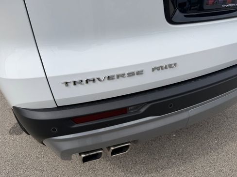 Used 2025 Chevrolet Traverse LT AWD/4WD image 9