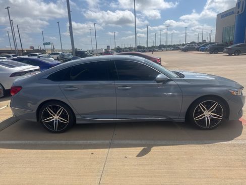 Used 2022 Honda Accord Touring image 4
