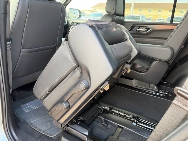 Used 2025 GMC Yukon Denali AWD/4WD image 36