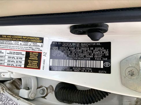 Used 2011 Toyota Avalon Limited FWD image 28