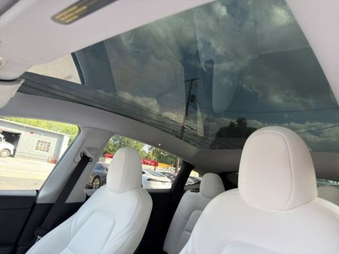 Used 2024 Tesla Model Y Long Range AWD/4WD image 19