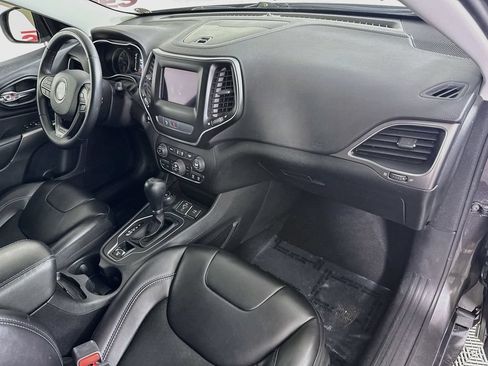 Used 2019 Jeep Cherokee Latitude Plus w/ Comfort/Convenience Group AWD/4WD image 31