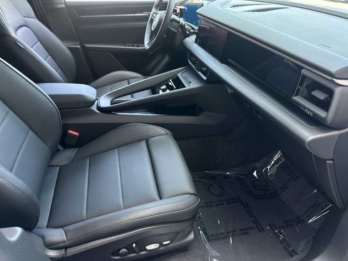 New 2025 Porsche Macan Electric image 17