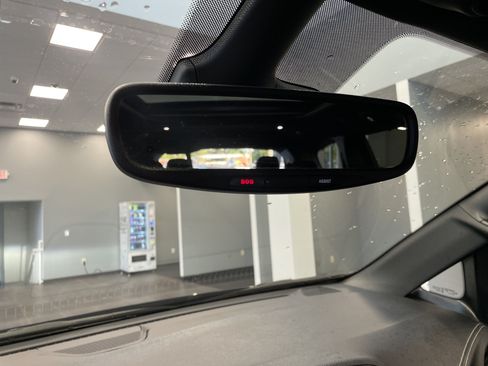 Used 2025 Chrysler Pacifica Limited FWD image 30