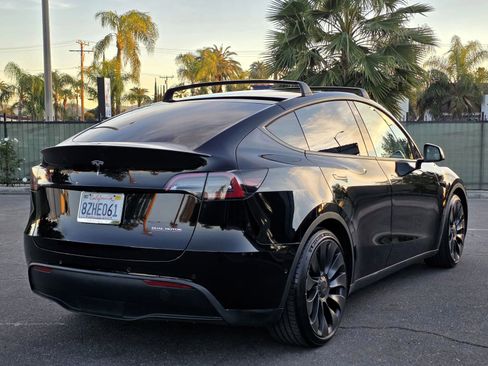 Used 2022 Tesla Model Y Performance image 4