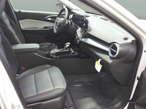 New 2026 Chevrolet Trax LT w/ Driver Confidence Package image 25