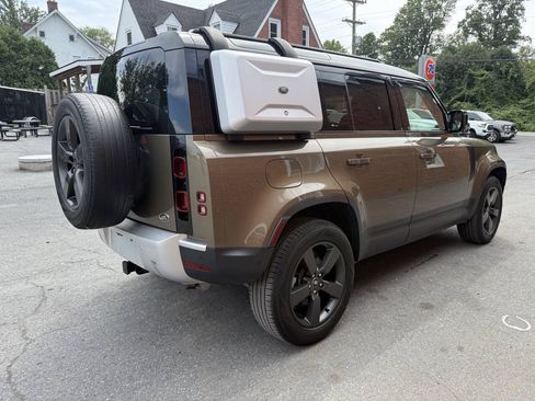Used 2022 Land Rover Defender 110 SE AWD/4WD image 9