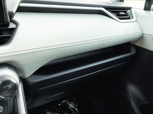 Certified 2020 Toyota RAV4 XLE w/ Carpet Mat Package FWD image 23