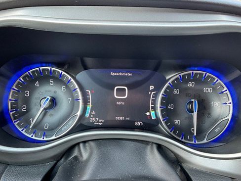 Used 2025 Chrysler Pacifica Select FWD image 14