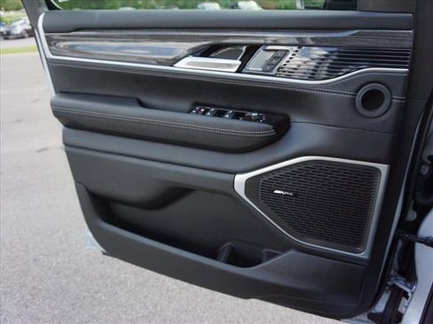 New 2022 Jeep Wagoneer Series III image 40