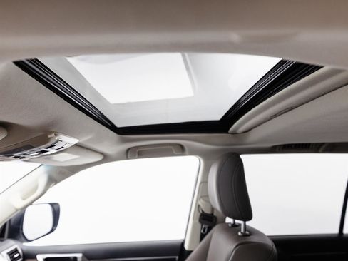 Used 2023 Lexus GX 460 Premium w/ Premium Package image 5