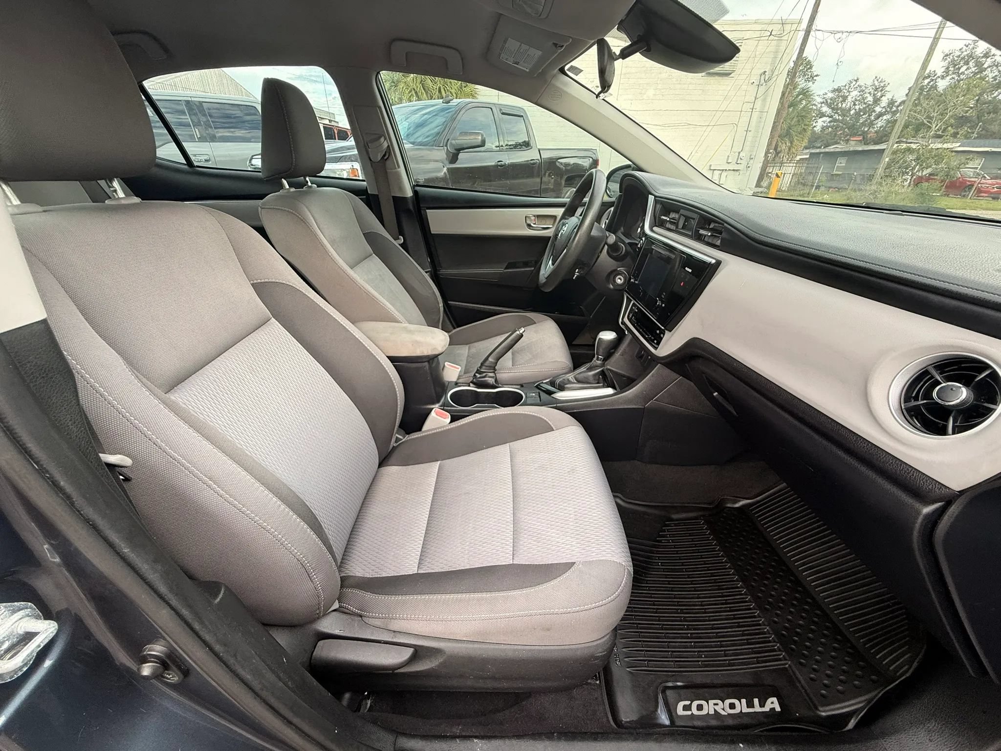 Used 2017 Toyota Corolla LE FWD image 12