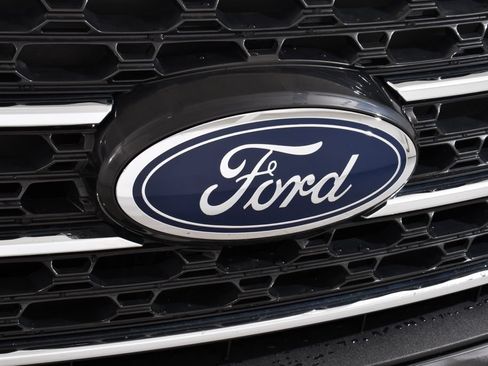 Used 2022 Ford Explorer XLT w/ Equipment Group 202A AWD/4WD image 22