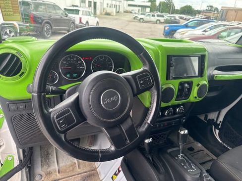 Used 2017 Jeep Wrangler Unlimited Rubicon AWD/4WD image 13