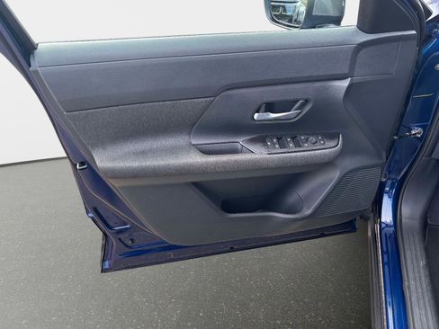 Used 2025 Nissan Kicks SV image 14