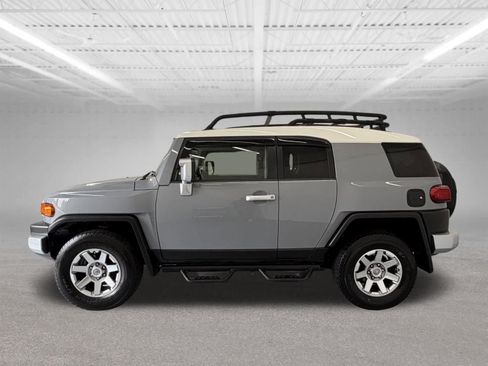 Used 2014 Toyota FJ Cruiser 4WD w/ Upgrade Package image 2