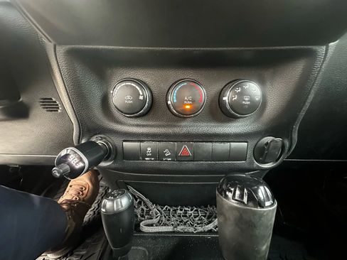 Used 2017 Jeep Wrangler Sport AWD/4WD image 26
