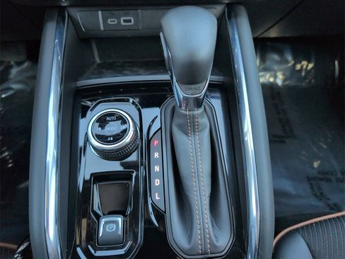 Used 2025 GMC Canyon AT4 image 27