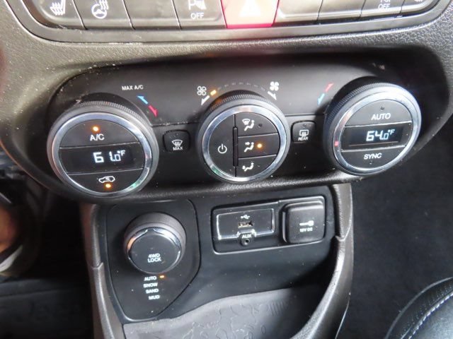 Used 2017 Jeep Renegade Limited AWD/4WD image 25