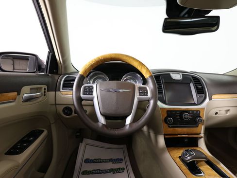 Used 2014 Chrysler 300 C RWD image 29
