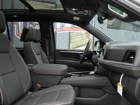 New 2026 Chevrolet Tahoe Premier AWD/4WD image 13