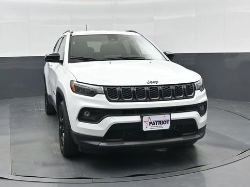 Used 2025 Jeep Compass Latitude w/ Altitude Special Edition AWD/4WD image 10
