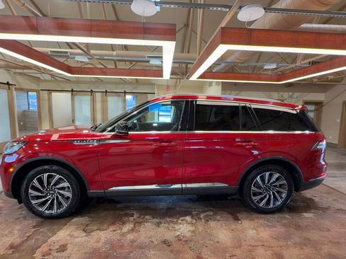 Used 2025 Lincoln Aviator AWD image 6