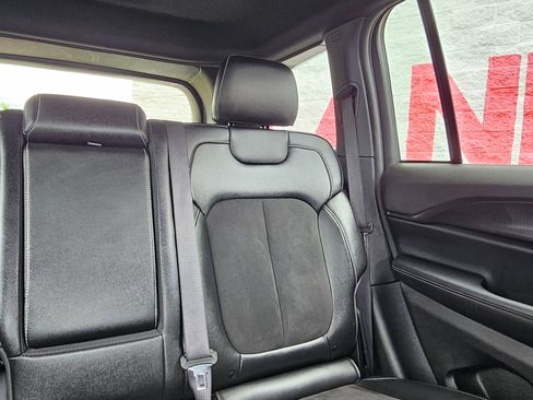 Used 2024 Jeep Grand Cherokee Altitude AWD/4WD image 27