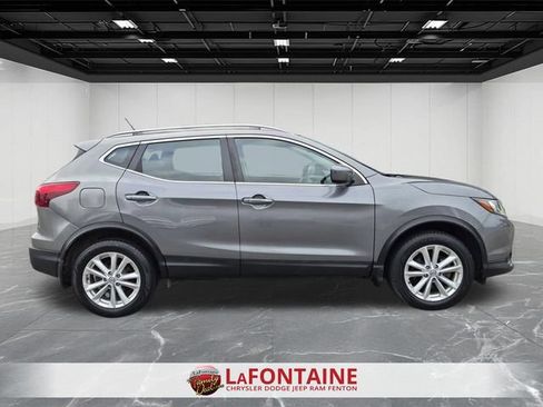 Used 2017 Nissan Rogue Sport SV AWD/4WD image 6