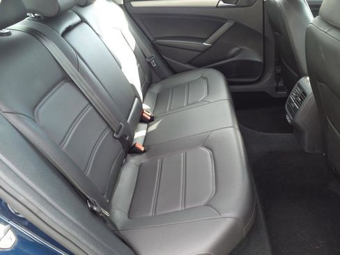 Used 2021 Volkswagen Passat 2.0T SE image 11