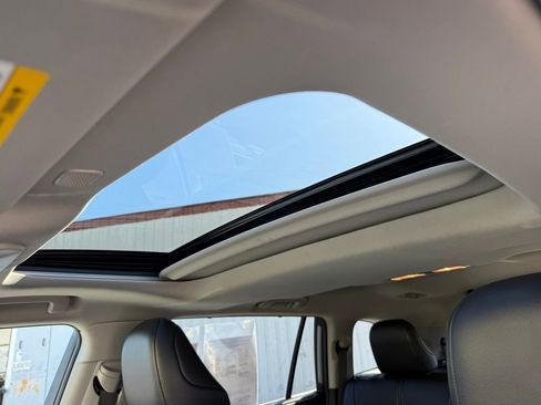 Certified 2023 Toyota Highlander XLE image 22